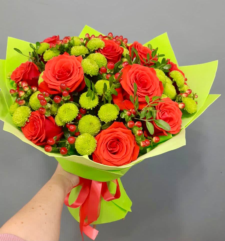 Букет цветов из: Хризантемы и Розы в Кижинге