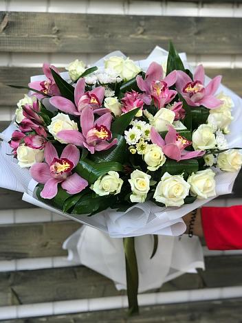 Букет цветов из: Розы и Хризантемы в Кижинге