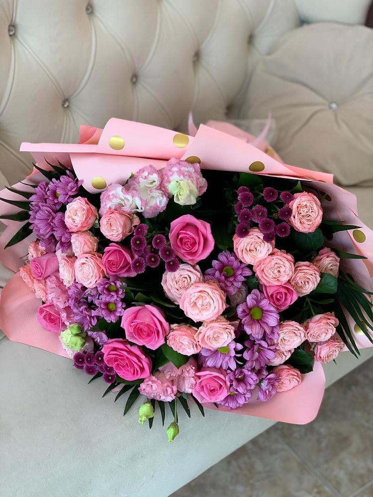 Букет цветов из: Хризантемы, Розы и Лизиантусы в Кижинге