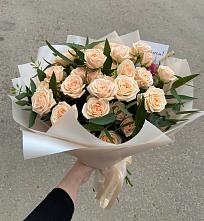 Букет Кремовые розы Латте в Кижинге