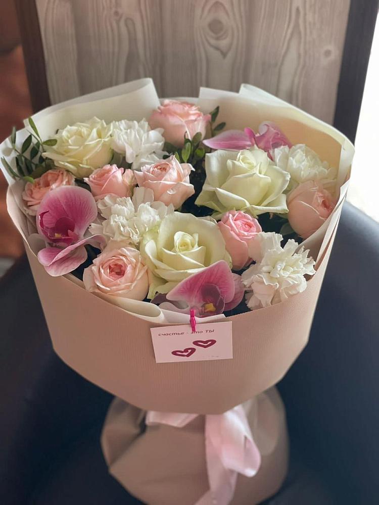 Букет цветов из: Орхидеи, Розы и Гвоздики в Кижинге