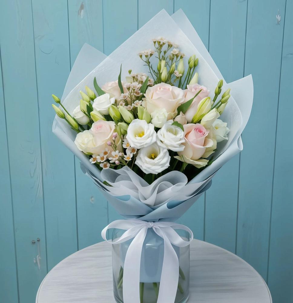 Букет цветов из: Розы и Лизиантусы в Кижинге