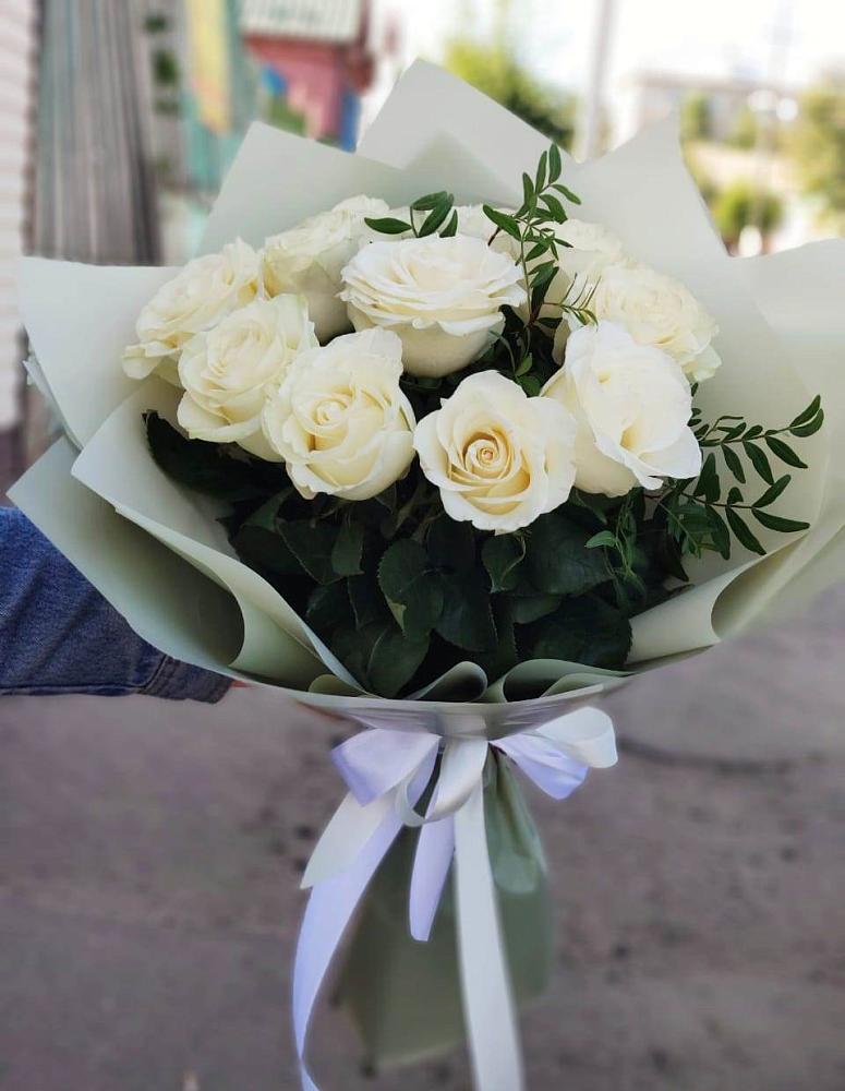 Букет Белые розы Проуд в Кижинге