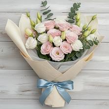 Букет цветов из:  Лизиантусы в Кижинге