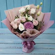 Букет цветов из:  Розы и Лизиантусы в Кижинге
