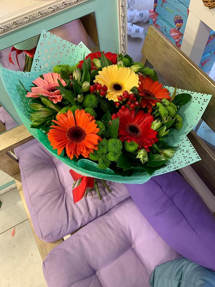 Букет цветов из: Герберы, Хризантемы и Альстромерии в Кижинге