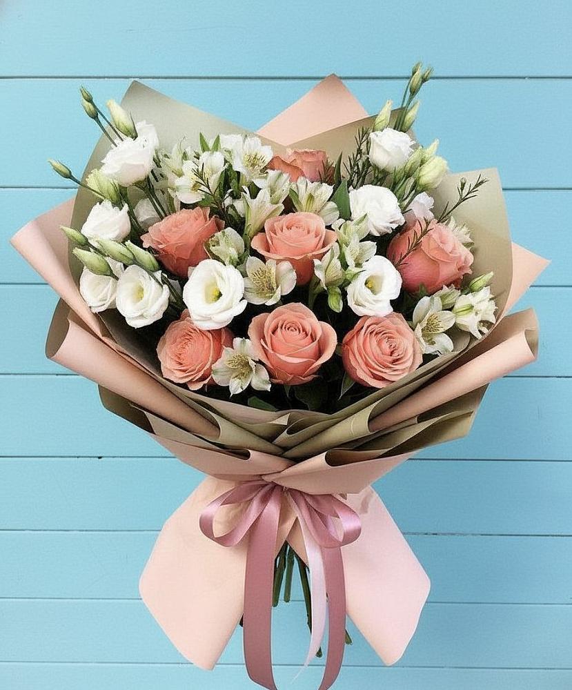 Букет цветов из: Розы, Альстромерии и Лизиантусы в Кижинге