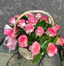 Цветочная композиция из Розы в корзине в Кижинге