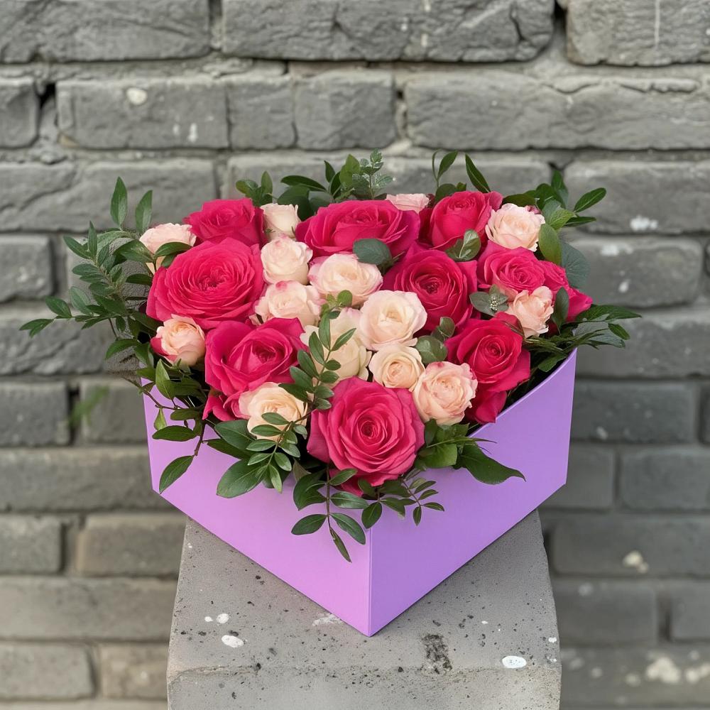 Цветочная композиция из Розы в коробке в Кижинге