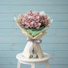 Букет цветов из:  Орхидеи и Розы в Кижинге