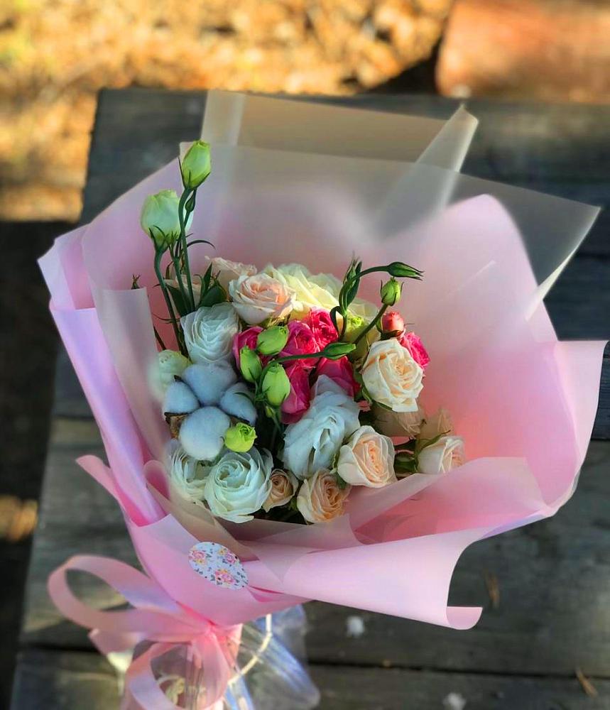 Букет цветов из: Розы и Лизиантусы в Кижинге