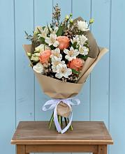 Букет цветов из:  Альстромерии, Лизиантусы, Розы и Хризантемы #REPLACE_PRED# Кижинге