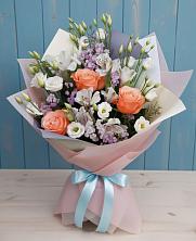 Букет цветов из:  Лизиантусы, Розы, Альстромерии и Гипсофила в Кижинге