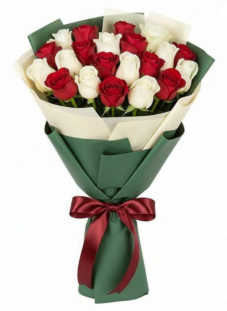 Букет Микс из красных и белых роз в Кижинге
