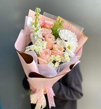 Букет цветов из:  Хризантемы и Розы в Кижинге