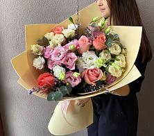 Букет цветов из:  Розы, Лизиантусы и Гвоздики #REPLACE_PRED# Кижинге