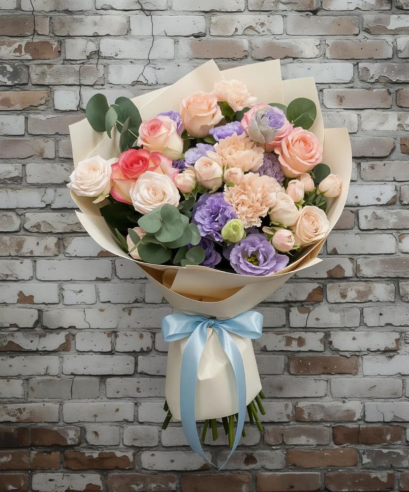 Букет цветов из: Розы, Лизиантусы и Гвоздики в Кижинге