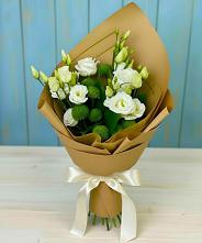 Букет цветов из:  Хризантемы и Лизиантусы в Кижинге