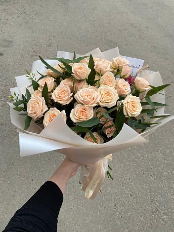 Букет Кремовые розы Латте в Кижинге