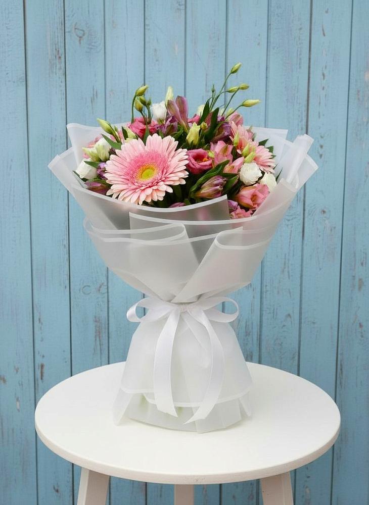 Букет цветов из: Герберы, Альстромерии и Лизиантусы в Кижинге