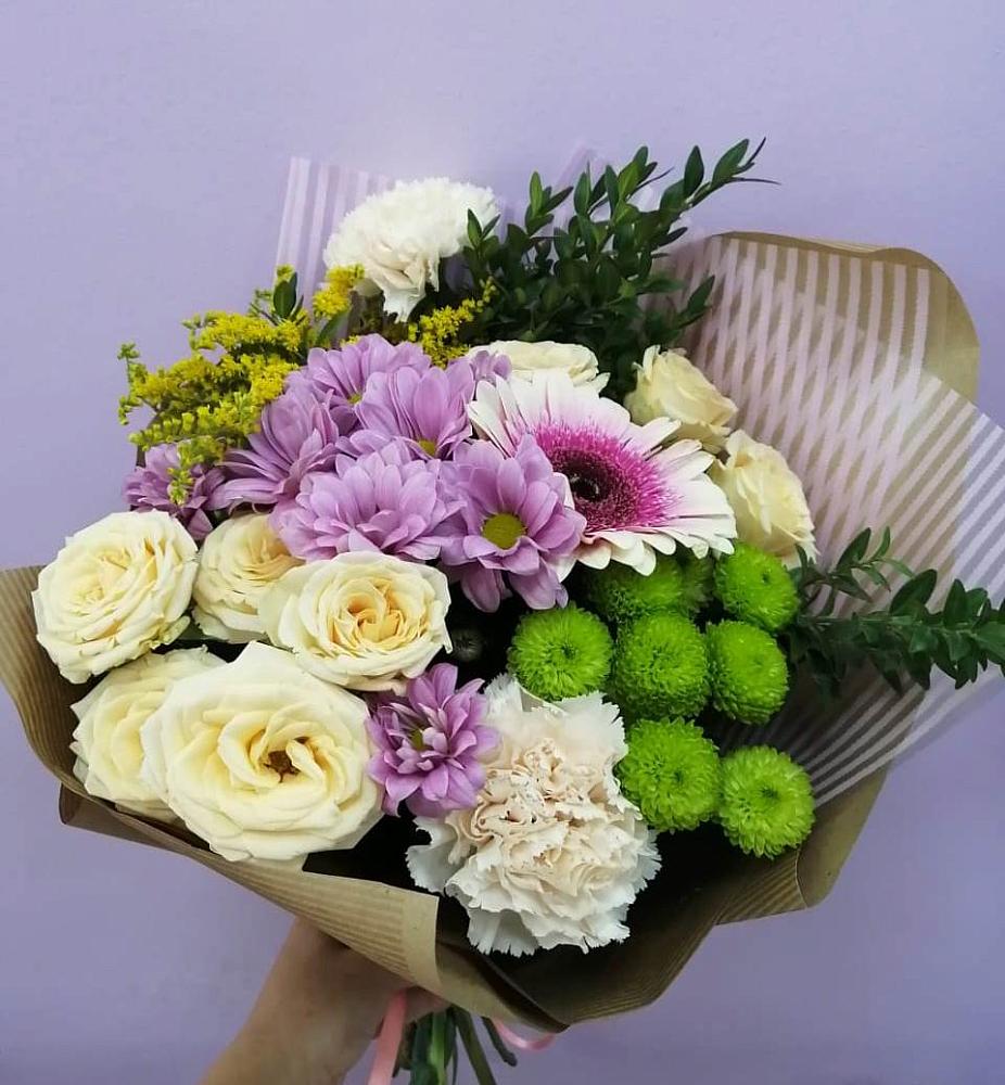 Букет цветов из: Хризантемы, Розы, Гвоздики и Герберы в Кижинге