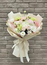 Букет цветов из:  Гвоздики, Розы, Лизиантусы и Хризантемы в Кижинге