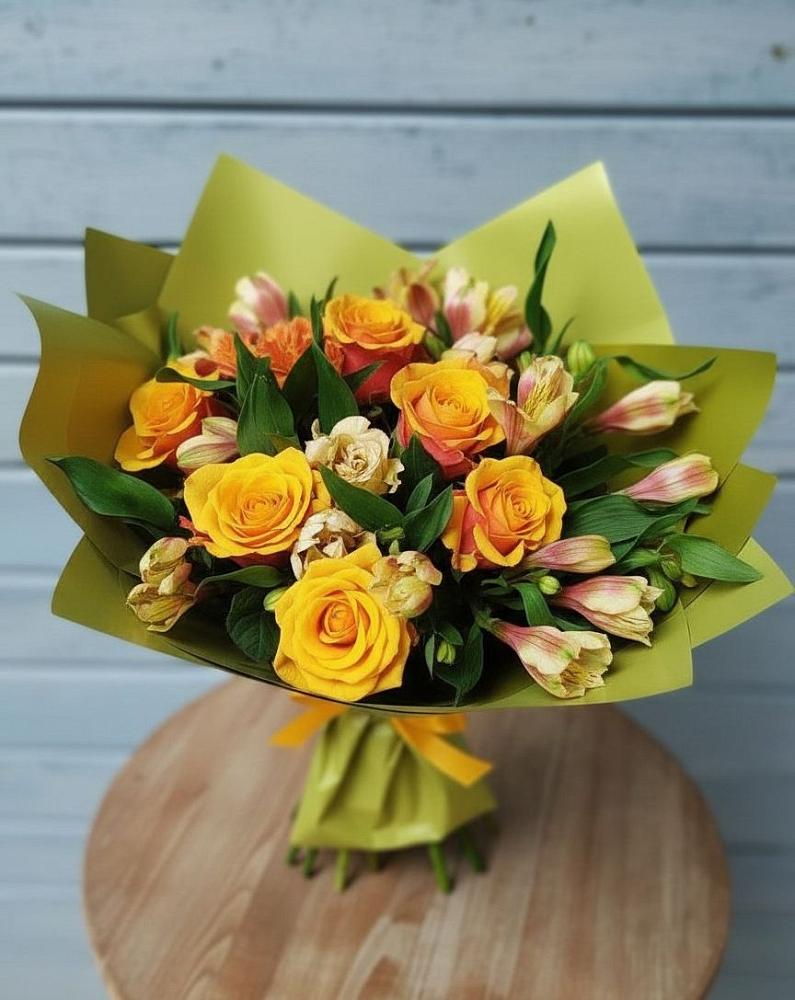 Букет цветов из: Альстромерии и Розы в Кижинге
