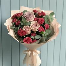 Букет цветов из:  Гвоздики и Розы в Кижинге
