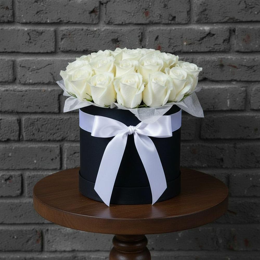 Цветочная композиция из Розы в шляпной коробке в Кижинге