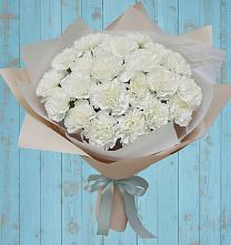 Букет цветов из:  Гвоздики в Кижинге