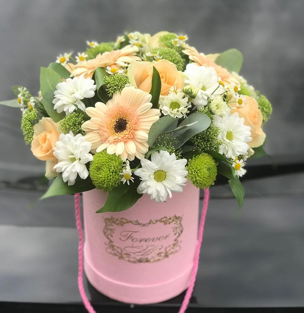 Цветочная композиция из Розы, Герберы и Хризантемы в шляпной коробке в Кижинге