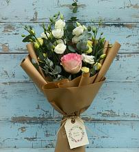 Букет цветов из:  Розы и Лизиантусы в Кижинге