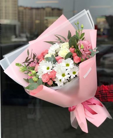 Букет цветов из: Розы, Лизиантусы и Хризантемы в Кижинге