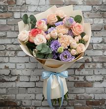 Букет цветов из:  Розы, Лизиантусы и Гвоздики в Кижинге