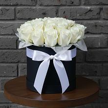 Цветочная композиция из Розы в шляпной коробке в Кижинге